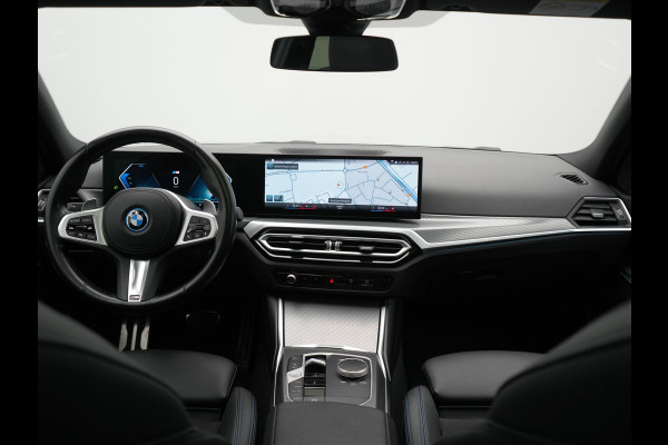 BMW 3 Serie Touring 320e M Sport FACELIFT MODEL Plug In Hybrid Dealer O.H PHEV | Panodak | Trekhaak af Fabriek | Adaptive Cruise |  Alcantara Sportstoelen Memory | Widescreen Navi | Keyless | Sfeerverlichting | Apple Carplay | 18"L.M |