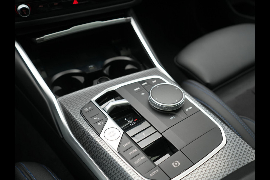 BMW 3 Serie Touring 320e M Sport FACELIFT MODEL Plug In Hybrid Dealer O.H PHEV | Panodak | Trekhaak af Fabriek | Adaptive Cruise |  Alcantara Sportstoelen Memory | Widescreen Navi | Keyless | Sfeerverlichting | Apple Carplay | 18"L.M |