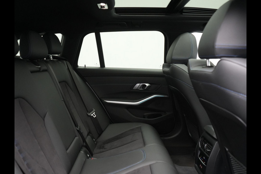 BMW 3 Serie Touring 320e M Sport FACELIFT MODEL Plug In Hybrid Dealer O.H PHEV | Panodak | Trekhaak af Fabriek | Adaptive Cruise |  Alcantara Sportstoelen Memory | Widescreen Navi | Keyless | Sfeerverlichting | Apple Carplay | 18"L.M |