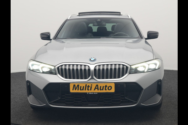BMW 3 Serie Touring 320e M Sport FACELIFT MODEL Plug In Hybrid Dealer O.H PHEV | Panodak | Trekhaak af Fabriek | Adaptive Cruise |  Alcantara Sportstoelen Memory | Widescreen Navi | Keyless | Sfeerverlichting | Apple Carplay | 18"L.M |