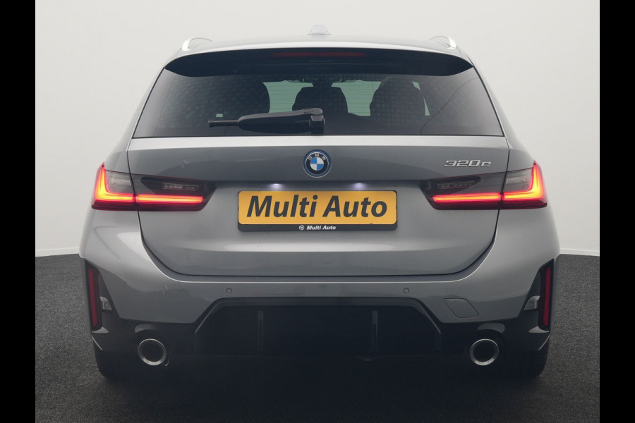 BMW 3 Serie Touring 320e M Sport FACELIFT MODEL Plug In Hybrid Dealer O.H PHEV | Panodak | Trekhaak af Fabriek | Adaptive Cruise |  Alcantara Sportstoelen Memory | Widescreen Navi | Keyless | Sfeerverlichting | Apple Carplay | 18"L.M |