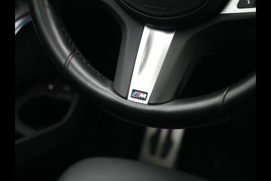 BMW 3 Serie Touring 320e M Sport FACELIFT MODEL Plug In Hybrid Dealer O.H PHEV | Panodak | Trekhaak af Fabriek | Adaptive Cruise |  Alcantara Sportstoelen Memory | Widescreen Navi | Keyless | Sfeerverlichting | Apple Carplay | 18"L.M |