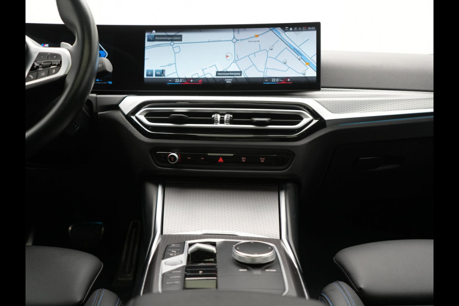 BMW 3 Serie Touring 320e M Sport FACELIFT MODEL Plug In Hybrid Dealer O.H PHEV | Panodak | Trekhaak af Fabriek | Adaptive Cruise |  Alcantara Sportstoelen Memory | Widescreen Navi | Keyless | Sfeerverlichting | Apple Carplay | 18"L.M |
