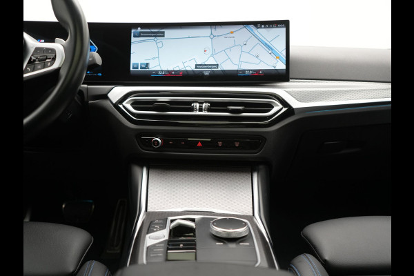 BMW 3 Serie Touring 320e M Sport FACELIFT MODEL Plug In Hybrid Dealer O.H PHEV | Panodak | Trekhaak af Fabriek | Adaptive Cruise |  Alcantara Sportstoelen Memory | Widescreen Navi | Keyless | Sfeerverlichting | Apple Carplay | 18"L.M |