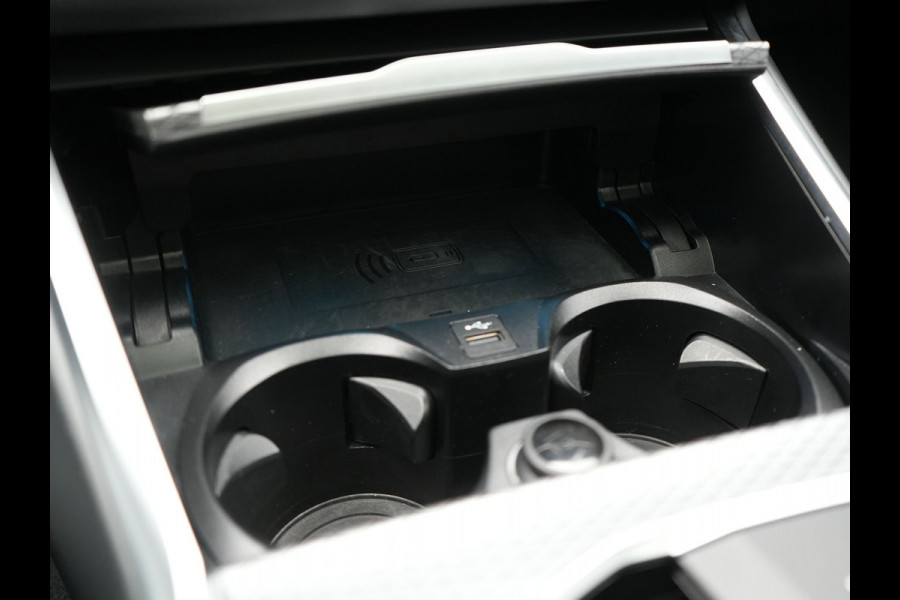 BMW 3 Serie Touring 320e M Sport FACELIFT MODEL Plug In Hybrid Dealer O.H PHEV | Panodak | Trekhaak af Fabriek | Adaptive Cruise |  Alcantara Sportstoelen Memory | Widescreen Navi | Keyless | Sfeerverlichting | Apple Carplay | 18"L.M |