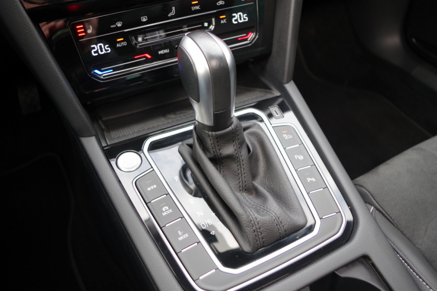 Volkswagen Passat Variant 1.4 TSI PHEV GTE 218 PK BNS, Panoramadak, Trekhaak, Memory, Head-Up, Matrix-LED, Camera