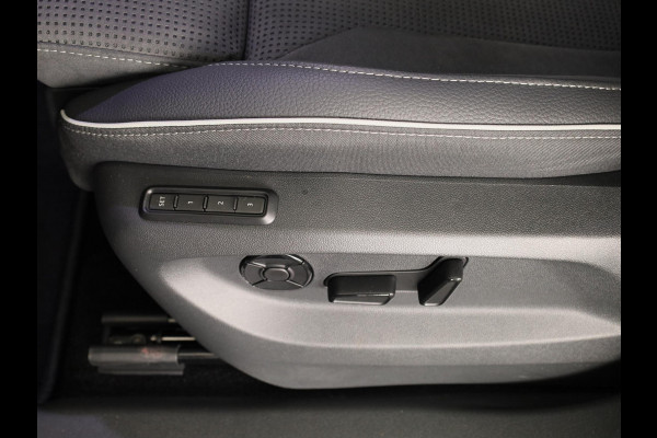 Škoda Kodiaq Sportline Business PHEV 1.5 TSI 204 pk 6 versn. DSG | Panoramadak | Wegklapbare trekhaak | Light & view pakket