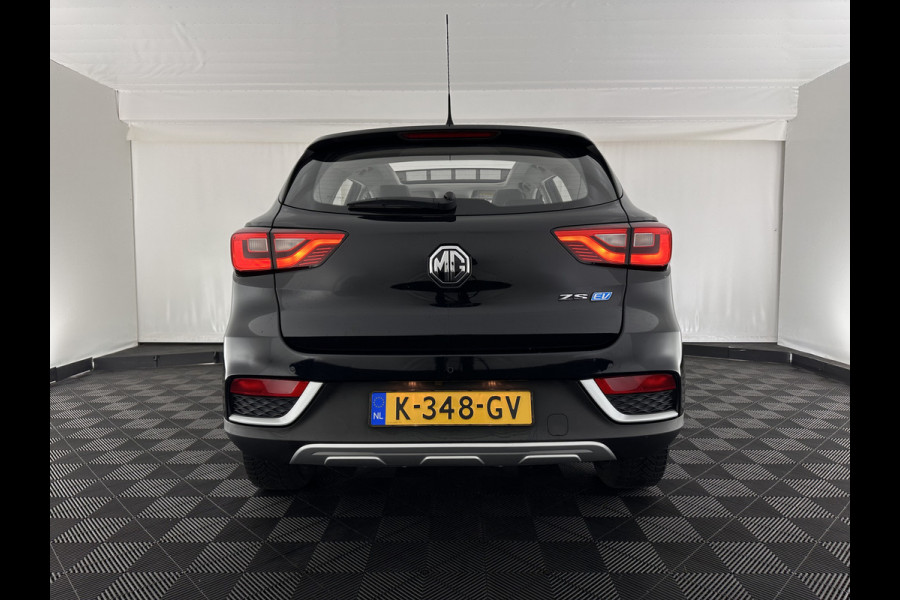 MG ZS EV Luxury 45 kWh INCL-BTW) Aut. *PANO | LEATHER | CCS-FASTLOADER | KEYLESS | NAVI-FULLMAP | ADAPTIVE-CRUISE | CAMERA | HEATED-SPORTSEATS | CARPLAY | BLINDSPOT | DAB | LANE-ASSIST | 17''ALU*
