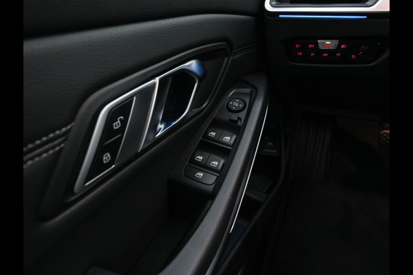 BMW 3 Serie Touring 320e Business Edition Plus [Plug-In] (INCL-BTW) Aut. *LEATHER | FULL-LED | HEATED-SPORTSEATS | DIGI-COCKPIT | HIFI-SOUND | NAVI-FULLMAP | PRIVACYGLASS | PDC | AMBIENTLIGHT | DAB | KEYLESS | TOWBAR | 17"ALU* *