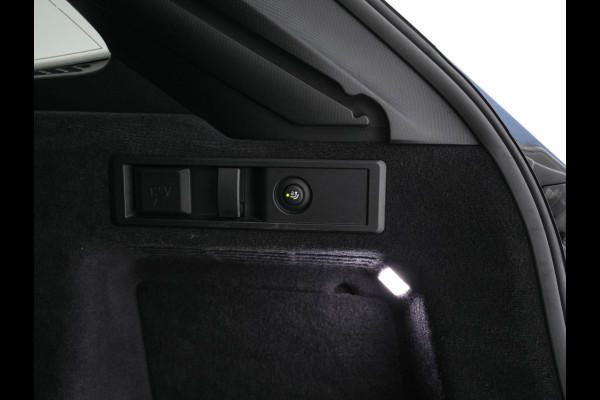 BMW 3 Serie Touring 320e Business Edition Plus [Plug-In] (INCL-BTW) Aut. *LEATHER | FULL-LED | HEATED-SPORTSEATS | DIGI-COCKPIT | HIFI-SOUND | NAVI-FULLMAP | PRIVACYGLASS | PDC | AMBIENTLIGHT | DAB | KEYLESS | TOWBAR | 17"ALU* *