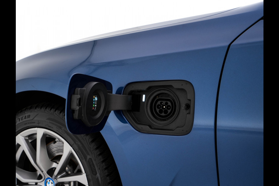 BMW 3 Serie Touring 320e Business Edition Plus [Plug-In] (INCL-BTW) Aut. *LEATHER | FULL-LED | HEATED-SPORTSEATS | DIGI-COCKPIT | HIFI-SOUND | NAVI-FULLMAP | PRIVACYGLASS | PDC | AMBIENTLIGHT | DAB | KEYLESS | TOWBAR | 17"ALU* *