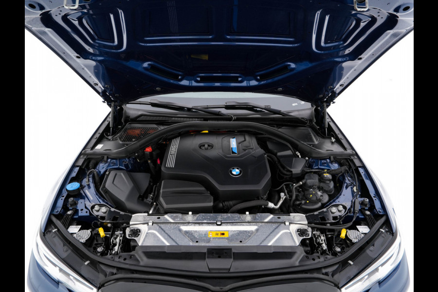 BMW 3 Serie Touring 320e Business Edition Plus [Plug-In] (INCL-BTW) Aut. *LEATHER | FULL-LED | HEATED-SPORTSEATS | DIGI-COCKPIT | HIFI-SOUND | NAVI-FULLMAP | PRIVACYGLASS | PDC | AMBIENTLIGHT | DAB | KEYLESS | TOWBAR | 17"ALU* *