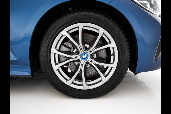BMW 3 Serie Touring 320e Business Edition Plus [Plug-In] (INCL-BTW) Aut. *LEATHER | FULL-LED | HEATED-SPORTSEATS | DIGI-COCKPIT | HIFI-SOUND | NAVI-FULLMAP | PRIVACYGLASS | PDC | AMBIENTLIGHT | DAB | KEYLESS | TOWBAR | 17"ALU* *