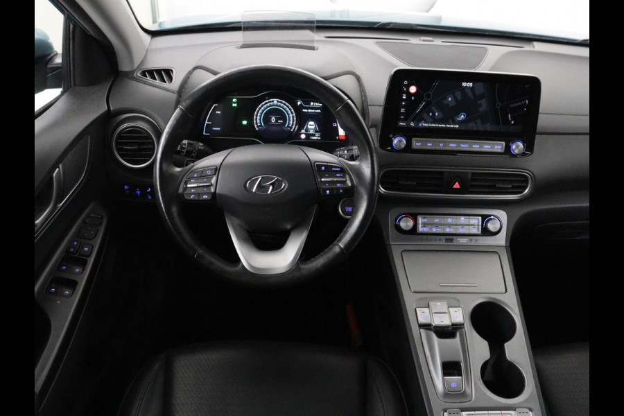 Hyundai Kona EV Premium 64 kWh | SOH 95% | Stoelventilatie | Leder | Head-Up | Warmtepomp | Camera | Achterbankverwarming | Carplay | Navigatie | Adaptive cruise | Keyless | Parkeerhulp