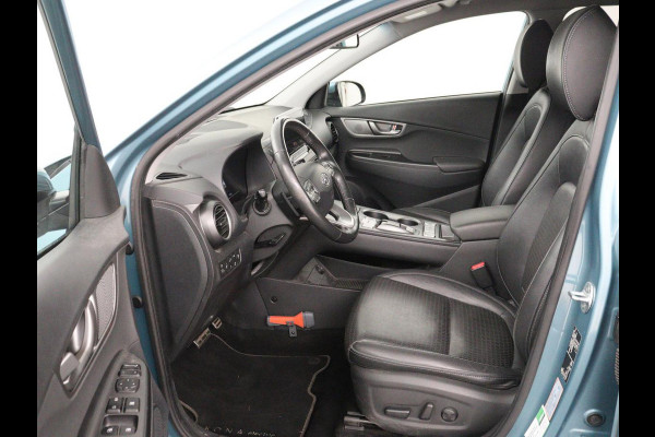 Hyundai Kona EV Premium 64 kWh | SOH 95% | Stoelventilatie | Leder | Head-Up | Warmtepomp | Camera | Achterbankverwarming | Carplay | Navigatie | Adaptive cruise | Keyless | Parkeerhulp