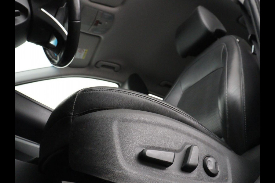 Hyundai Kona EV Premium 64 kWh | SOH 95% | Stoelventilatie | Leder | Head-Up | Warmtepomp | Camera | Achterbankverwarming | Carplay | Navigatie | Adaptive cruise | Keyless | Parkeerhulp