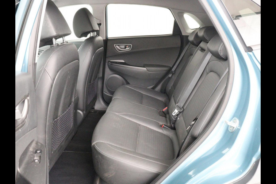 Hyundai Kona EV Premium 64 kWh | SOH 95% | Stoelventilatie | Leder | Head-Up | Warmtepomp | Camera | Achterbankverwarming | Carplay | Navigatie | Adaptive cruise | Keyless | Parkeerhulp