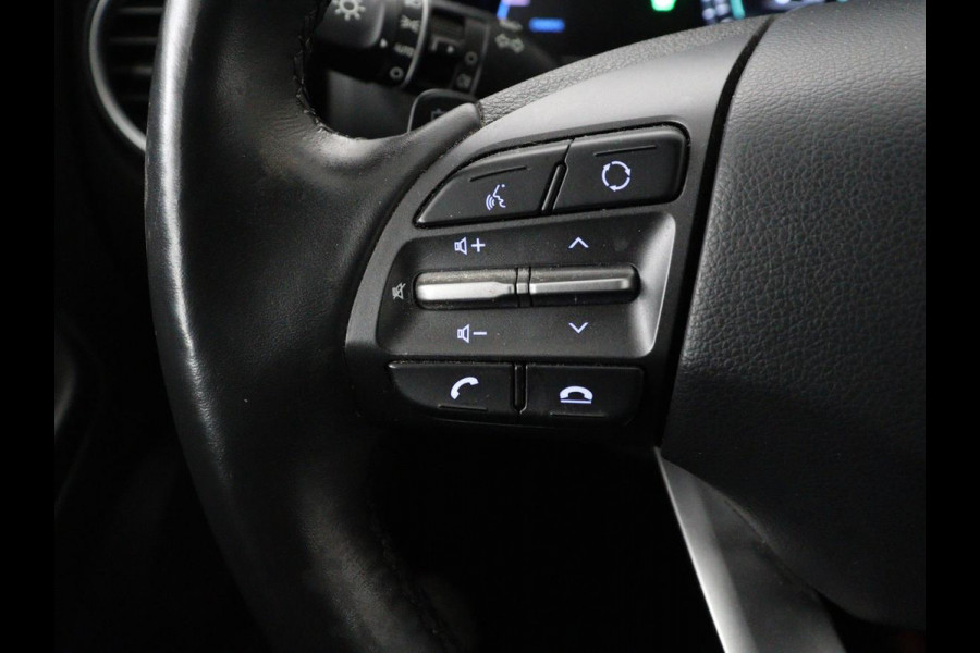 Hyundai Kona EV Premium 64 kWh | SOH 95% | Stoelventilatie | Leder | Head-Up | Warmtepomp | Camera | Achterbankverwarming | Carplay | Navigatie | Adaptive cruise | Keyless | Parkeerhulp