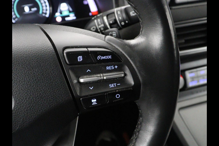 Hyundai Kona EV Premium 64 kWh | SOH 95% | Stoelventilatie | Leder | Head-Up | Warmtepomp | Camera | Achterbankverwarming | Carplay | Navigatie | Adaptive cruise | Keyless | Parkeerhulp