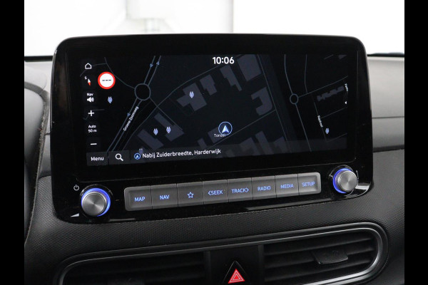 Hyundai Kona EV Premium 64 kWh | SOH 95% | Stoelventilatie | Leder | Head-Up | Warmtepomp | Camera | Achterbankverwarming | Carplay | Navigatie | Adaptive cruise | Keyless | Parkeerhulp