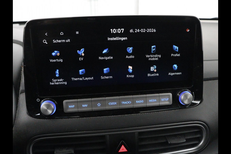 Hyundai Kona EV Premium 64 kWh | SOH 95% | Stoelventilatie | Leder | Head-Up | Warmtepomp | Camera | Achterbankverwarming | Carplay | Navigatie | Adaptive cruise | Keyless | Parkeerhulp