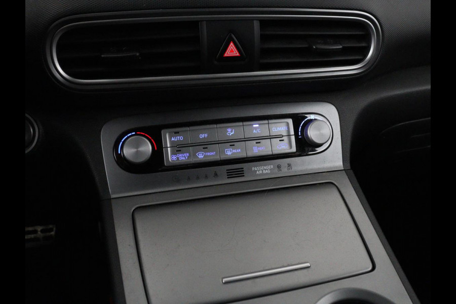 Hyundai Kona EV Premium 64 kWh | SOH 95% | Stoelventilatie | Leder | Head-Up | Warmtepomp | Camera | Achterbankverwarming | Carplay | Navigatie | Adaptive cruise | Keyless | Parkeerhulp