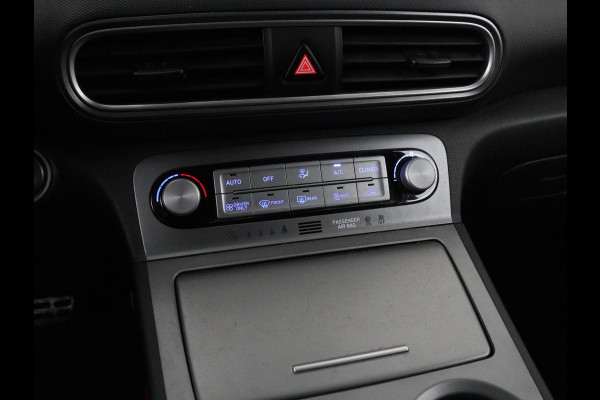 Hyundai Kona EV Premium 64 kWh | SOH 95% | Stoelventilatie | Leder | Head-Up | Warmtepomp | Camera | Achterbankverwarming | Carplay | Navigatie | Adaptive cruise | Keyless | Parkeerhulp