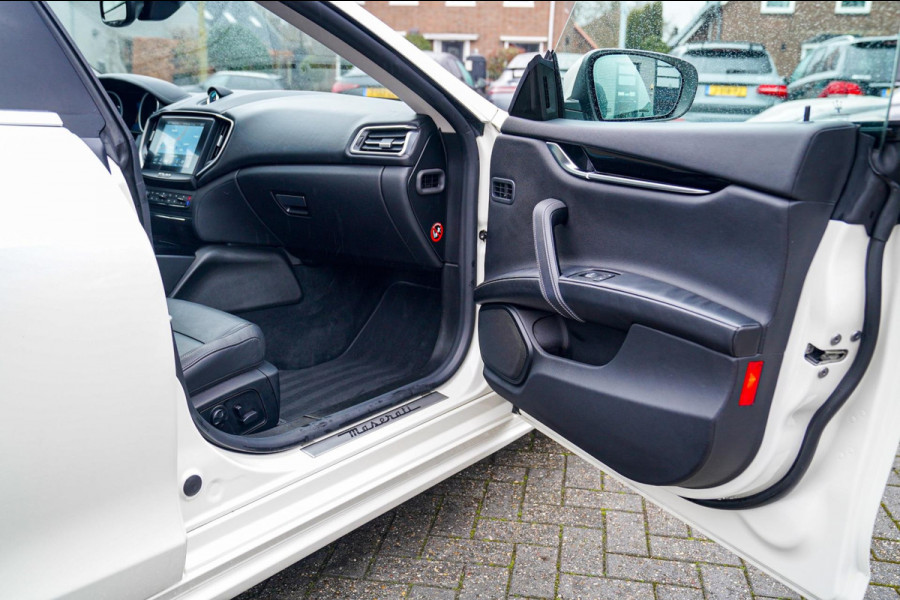 Maserati Ghibli 3.0 V6 S Q4 GranLusso | 360 camera | Schuif/kanteldak | Luxe Leder | Origineel NL |Adaptieve Cruise | Lane Assist