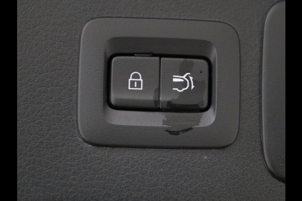 Mazda CX-30 2.0 e-SkyActiv-G M Hybrid Comfort | Stoel & stuurverwarming | Head-Up | Adaptive cruise | Camera | Carplay | Full LED | Navigatie | Climate control | Keyless | DAB