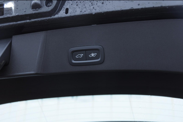 Volvo XC40 T4 211PK Automaat Plug-in hybrid Core Bright / Apple carplay / Parkeersensoren met camera / Stoelverwarming / Elektrische achterklep / Keyless entry / Parkeersensoren met camera