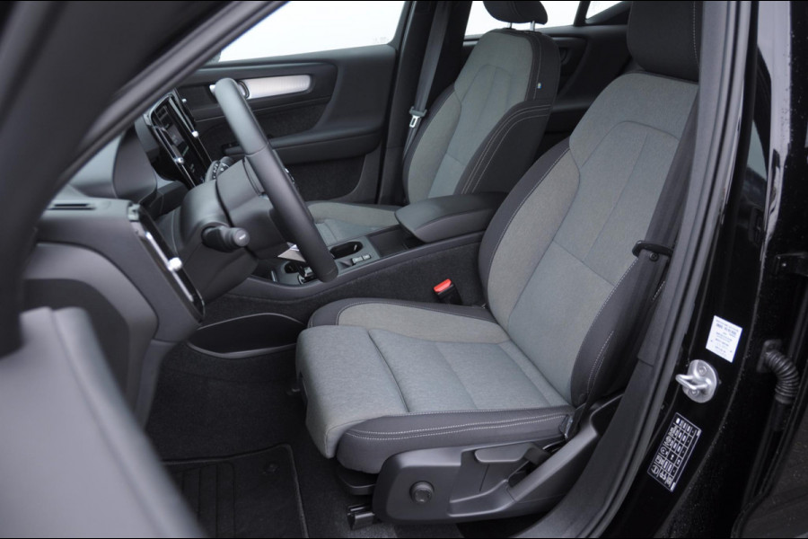 Volvo XC40 T4 211PK Automaat Plug-in hybrid Core Bright / Apple carplay / Parkeersensoren met camera / Stoelverwarming / Elektrische achterklep / Keyless entry / Parkeersensoren met camera