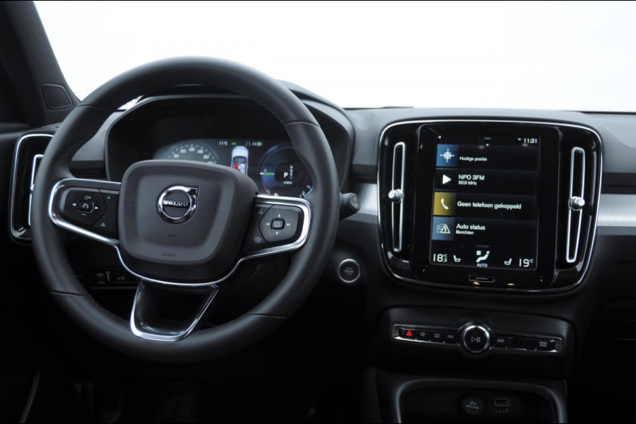 Volvo XC40 T4 211PK Automaat Plug-in hybrid Core Bright / Apple carplay / Parkeersensoren met camera / Stoelverwarming / Elektrische achterklep / Keyless entry / Parkeersensoren met camera