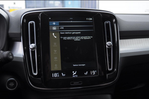 Volvo XC40 T4 211PK Automaat Plug-in hybrid Core Bright / Apple carplay / Parkeersensoren met camera / Stoelverwarming / Elektrische achterklep / Keyless entry / Parkeersensoren met camera