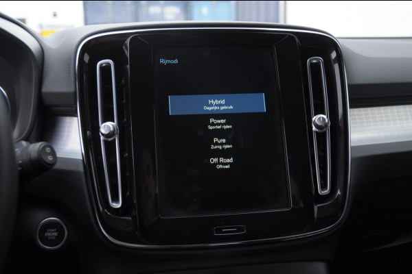 Volvo XC40 T4 211PK Automaat Plug-in hybrid Core Bright / Apple carplay / Parkeersensoren met camera / Stoelverwarming / Elektrische achterklep / Keyless entry / Parkeersensoren met camera