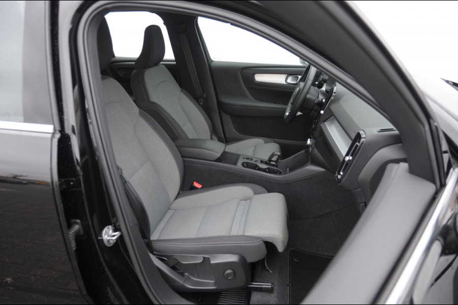 Volvo XC40 T4 211PK Automaat Plug-in hybrid Core Bright / Apple carplay / Parkeersensoren met camera / Stoelverwarming / Elektrische achterklep / Keyless entry / Parkeersensoren met camera