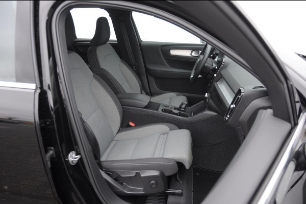 Volvo XC40 T4 211PK Automaat Plug-in hybrid Core Bright / Apple carplay / Parkeersensoren met camera / Stoelverwarming / Elektrische achterklep / Keyless entry / Parkeersensoren met camera