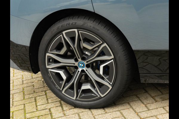BMW iX xDrive50 - Luchtvering - Pano - Stoelventilatie - Driving Ass Prof - Head-up
