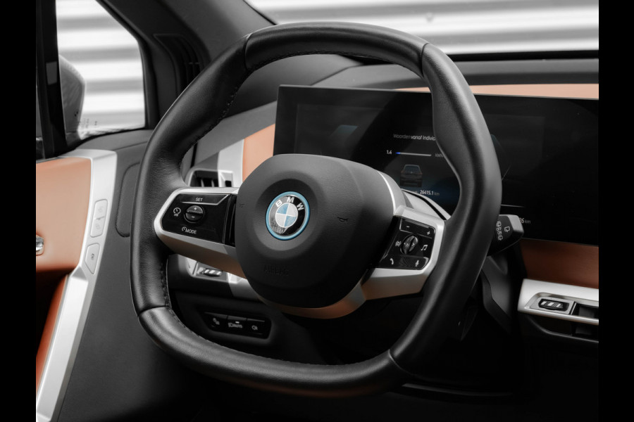 BMW iX xDrive50 - Luchtvering - Pano - Stoelventilatie - Driving Ass Prof - Head-up