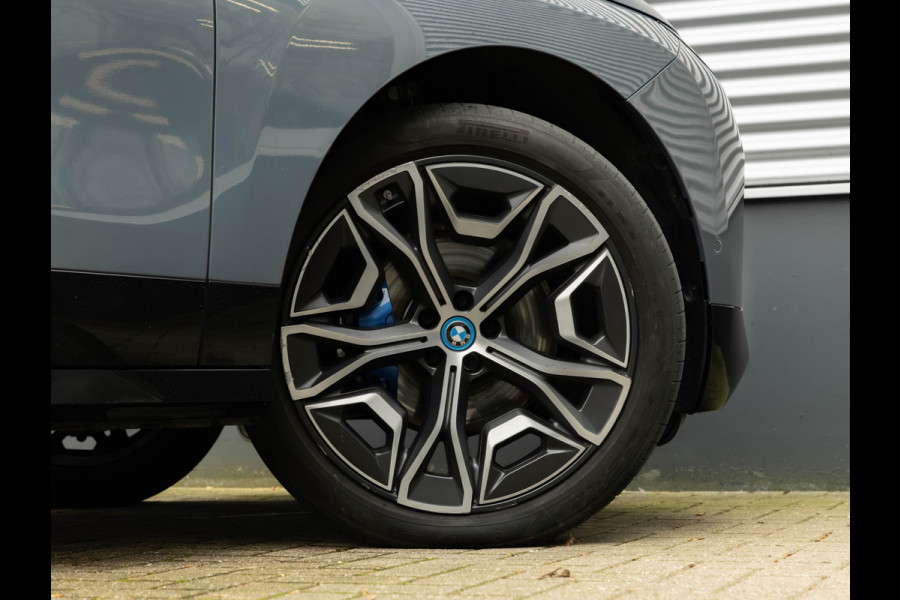 BMW iX xDrive50 - Luchtvering - Pano - Stoelventilatie - Driving Ass Prof - Head-up