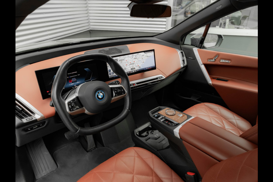 BMW iX xDrive50 - Luchtvering - Pano - Stoelventilatie - Driving Ass Prof - Head-up