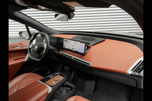 BMW iX xDrive50 - Luchtvering - Pano - Stoelventilatie - Driving Ass Prof - Head-up
