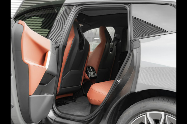 BMW iX xDrive50 - Luchtvering - Pano - Stoelventilatie - Driving Ass Prof - Head-up
