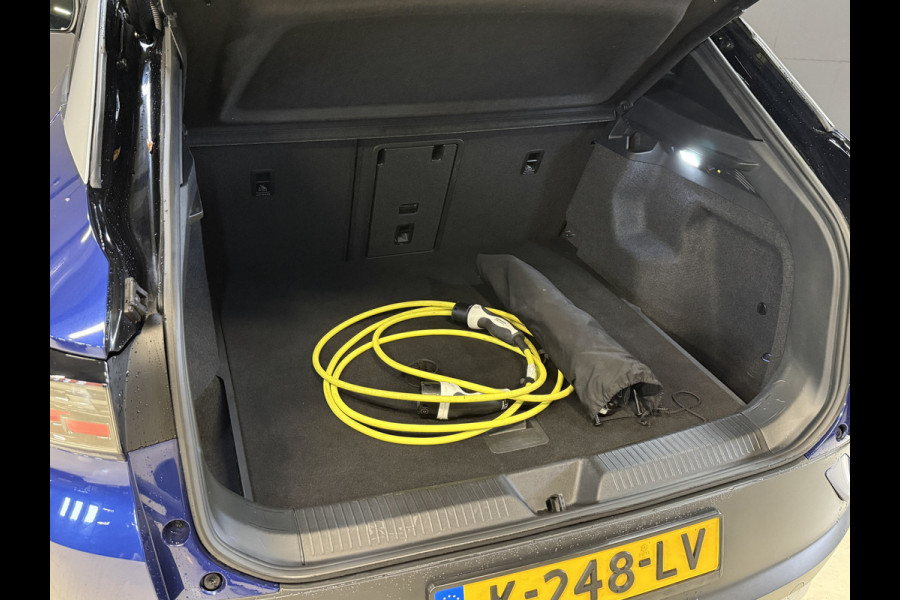 Volkswagen ID.4 First Max 77 kWh | SoH 90% | Panoramakdak | Elek. Trekhaak | Stoel/stuurverw. | ACC | 21''inch | Camera