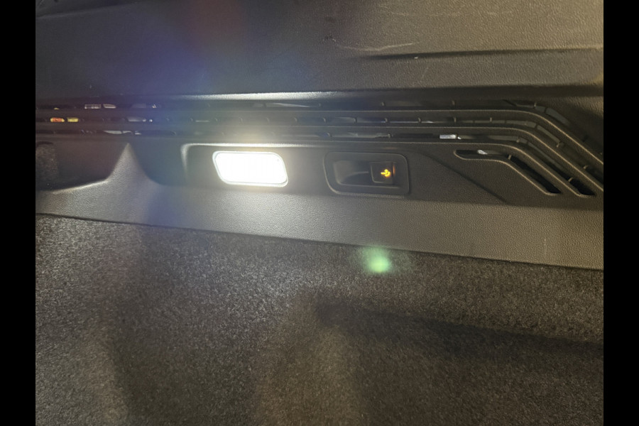 Volkswagen ID.4 First Max 77 kWh | SoH 90% | Panoramakdak | Elek. Trekhaak | Stoel/stuurverw. | ACC | 21''inch | Camera