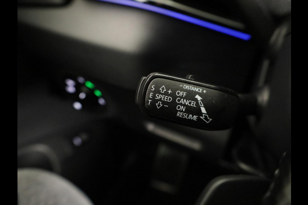 Škoda Karoq 1.5 TSI Sportline Business 150pk | Dode hoek sensoren | Adaptive Cruise Control | Elektrische achterklep |