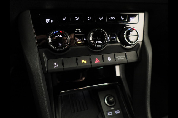 Škoda Karoq 1.5 TSI Sportline Business 150pk | Dode hoek sensoren | Adaptive Cruise Control | Elektrische achterklep |