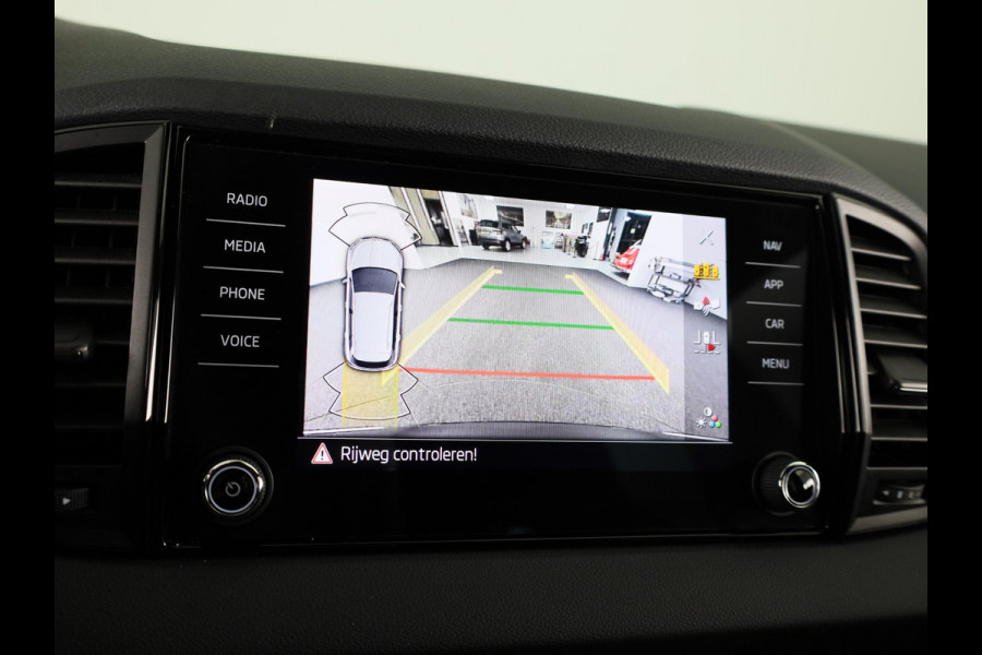 Škoda Karoq 1.5 TSI Sportline Business 150pk | Dode hoek sensoren | Adaptive Cruise Control | Elektrische achterklep |