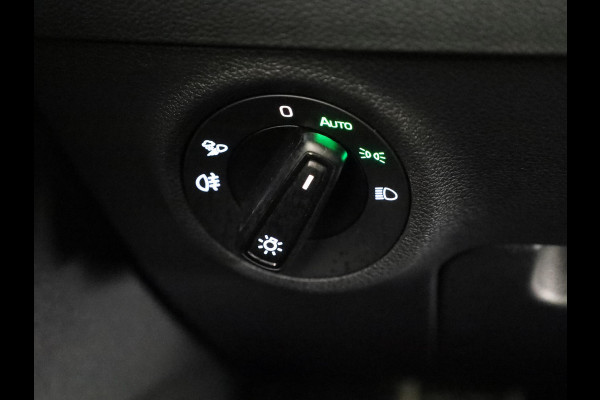 Škoda Karoq 1.5 TSI Sportline Business 150pk | Dode hoek sensoren | Adaptive Cruise Control | Elektrische achterklep |