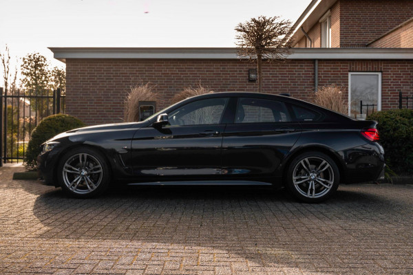 BMW 4 Serie Gran Coupé 418i Executive Edition 136 PK | M-Pakket | Carbon Zwart | Schuifdak | Camera | 18''