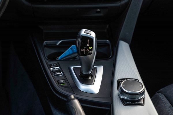 BMW 4 Serie Gran Coupé 418i Executive Edition 136 PK | M-Pakket | Carbon Zwart | Schuifdak | Camera | 18''